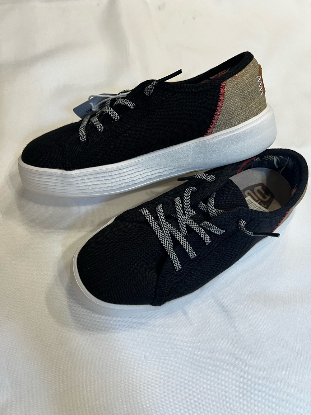 NWT Hey Dude Cody W Craft Black Canvas 
 Sneakers Size 5 - Picture 2 of 12